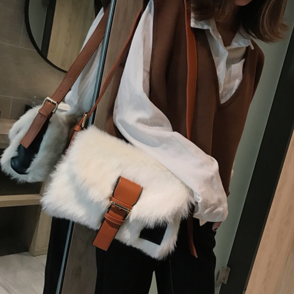 1 left!!! Faux shaggy fur crossbody bag - Picture 3 of 7